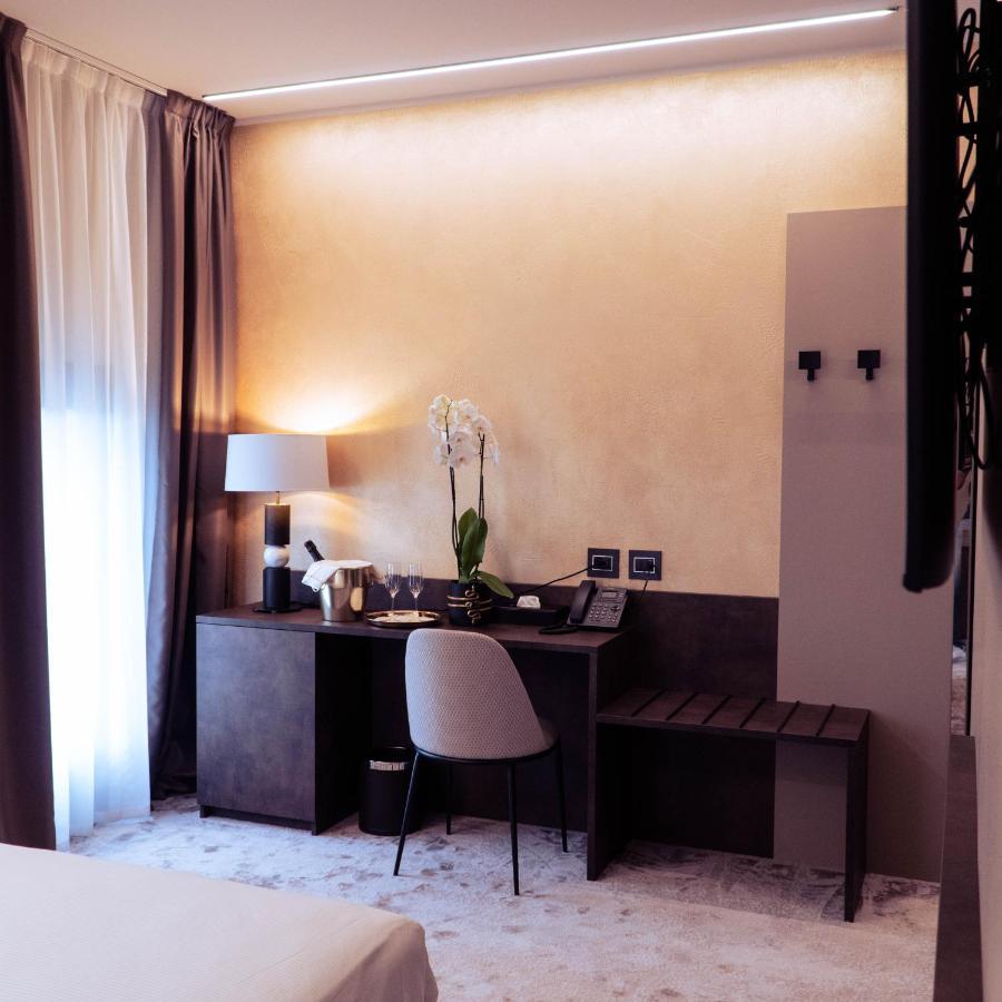 Hotel De Amicis Moglia Extérieur photo